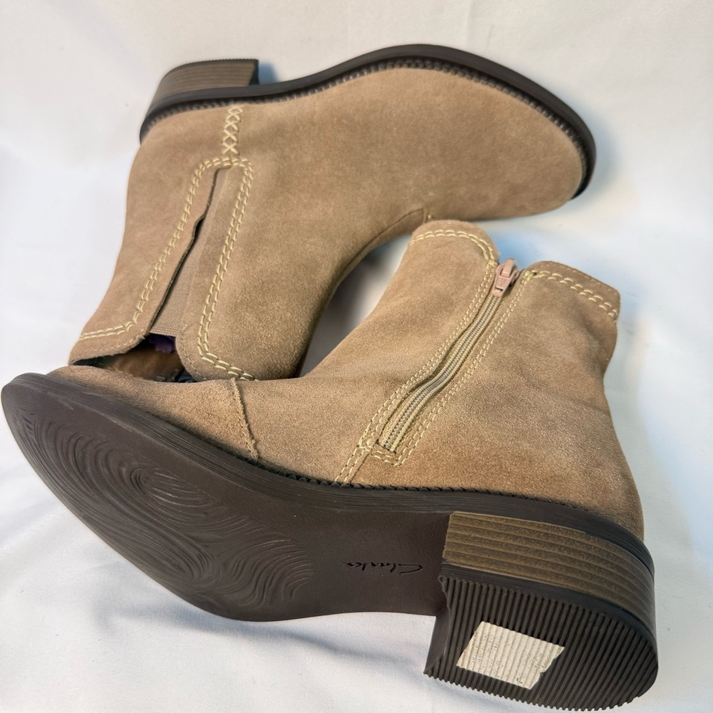 Clarks Women Maye Zip Leather Chelsea Boots 6 Pebble Suede Casual Outdoor Casual - Picture 10 of 12